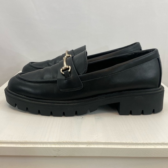 Esprit Alina Round Toe Loafer - Picture 2 of 11